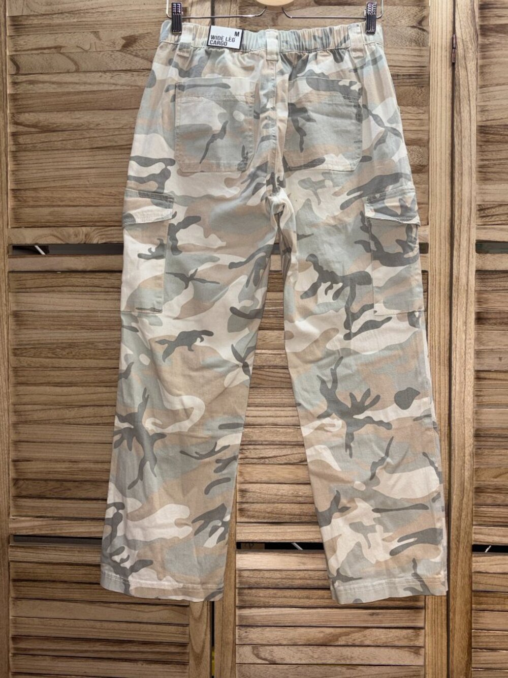 Almost Famous NWT Neutral Camo Wide Leg Cargo Pants Size M - Picture 4 of 6